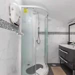 Villa Bright Apartment, By Hopstays *