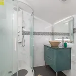 Bright Apartment, By Hopstays *