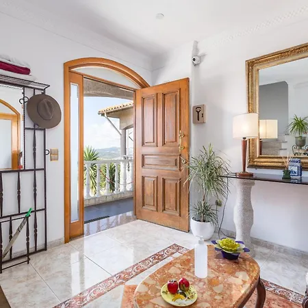 Villa Bright Apartment, By Hopstays *