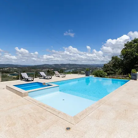 Bright Apartment, By Hopstays Crestuma