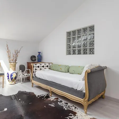 Bright Apartment, By Hopstays