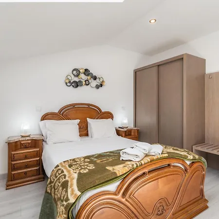 Villa Bright Apartment, By Hopstays