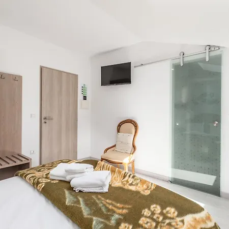 Bright Apartment, By Hopstays * Crestuma