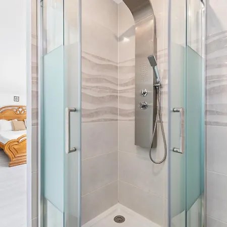New - Bright Villa Crestuma