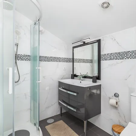 Bright Apartment, By Hopstays Villa Crestuma