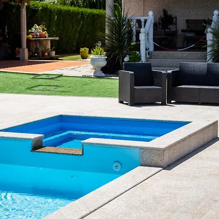 Bright Apartment, By Hopstays *