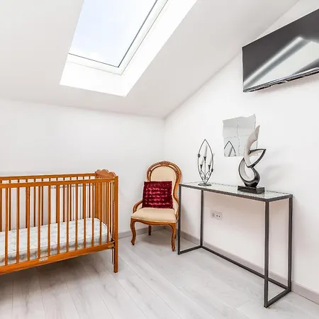 New - Bright Villa *