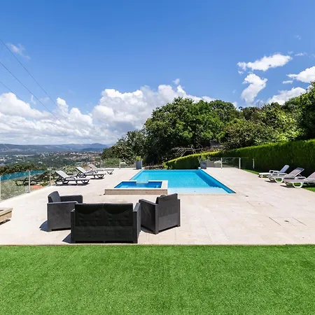 Villa Bright Apartment, By Hopstays