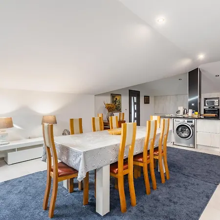 Bright Apartment, By Hopstays