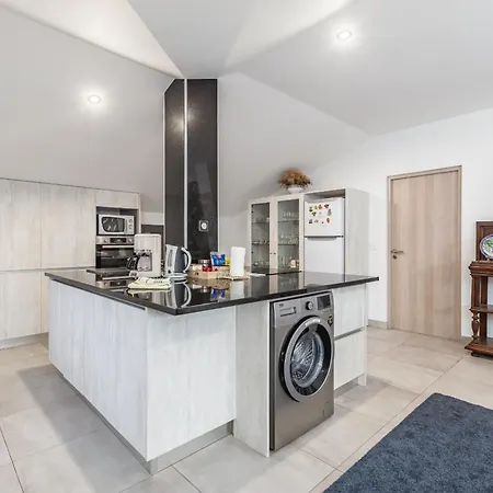 Bright Apartment, By Hopstays Villa *