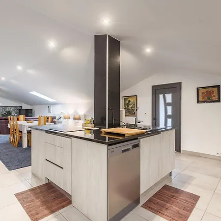 New - Bright Villa *