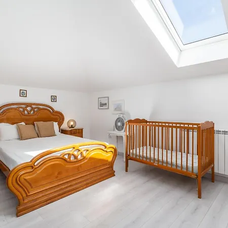 Villa Bright Apartment, By Hopstays Crestuma