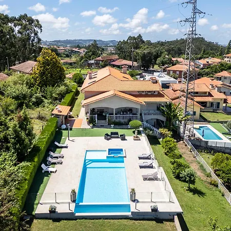 Bright Apartment, By Hopstays Crestuma