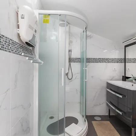 Villa Bright Apartment, By Hopstays Crestuma