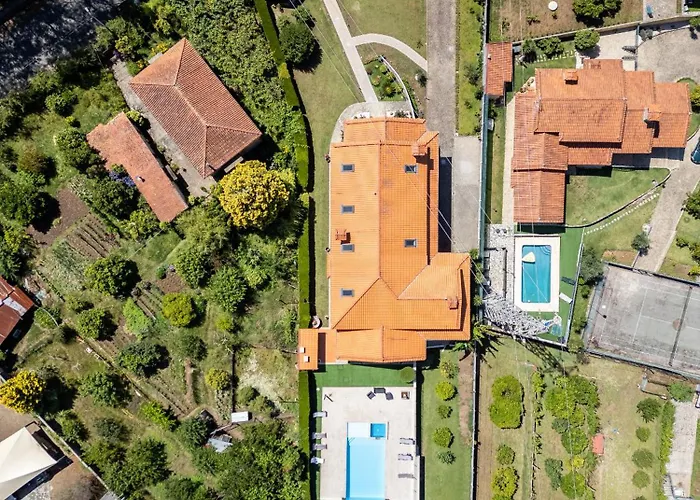 Bright Apartment, By Hopstays *