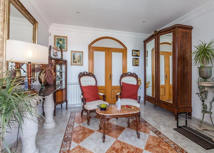 Bright Apartment, By Hopstays Villa Crestuma