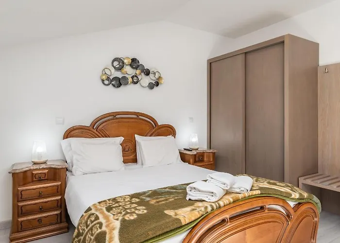 Villa Bright Apartment, By Hopstays