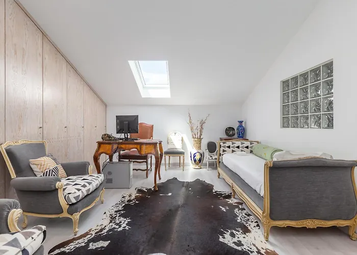 Bright Apartment, By Hopstays Crestuma