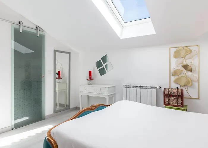 Villa Bright Apartment, By Hopstays Crestuma