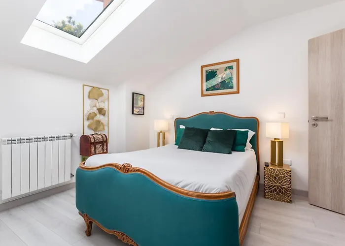 Bright Apartment, By Hopstays