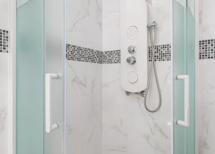 Bright Apartment, By Hopstays Villa *