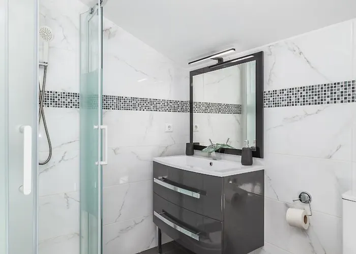 Bright Apartment, By Hopstays فيلة Crestuma