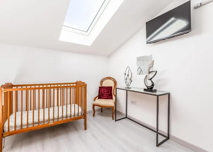 Bright Apartment, By Hopstays Villa *