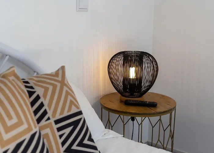 Bright Apartment, By Hopstays Villa Crestuma