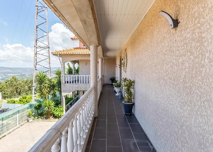 Villa Bright Apartment, By Hopstays